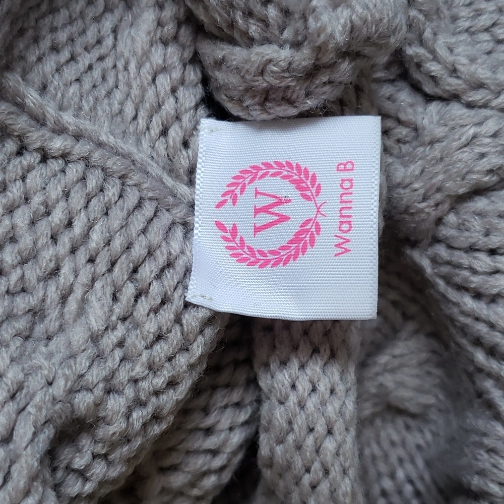 Sweater - Picture 5 of 9